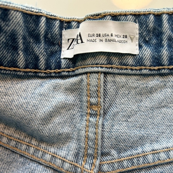 SOLD🎉Zara Jean Shorts - Picture 4 of 4
